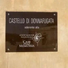 Castello di Donnafugata, Targa