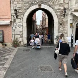 Piazza IX Aprile, Taormina